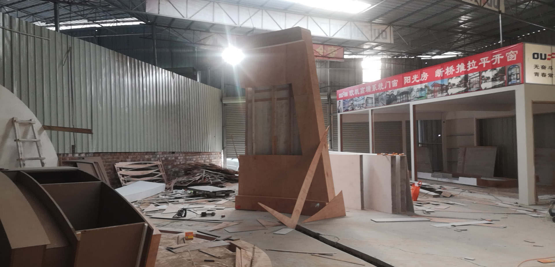 東盟博覽會展臺主體制作已經(jīng)完工了！